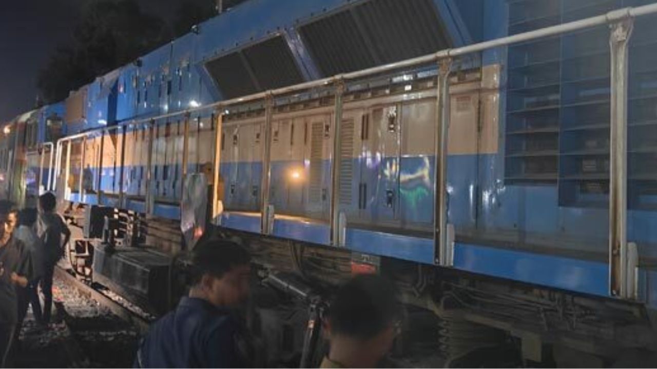 গাজীপুরে পদ্মা এক্সপ্রেস লাইনচ্যুত